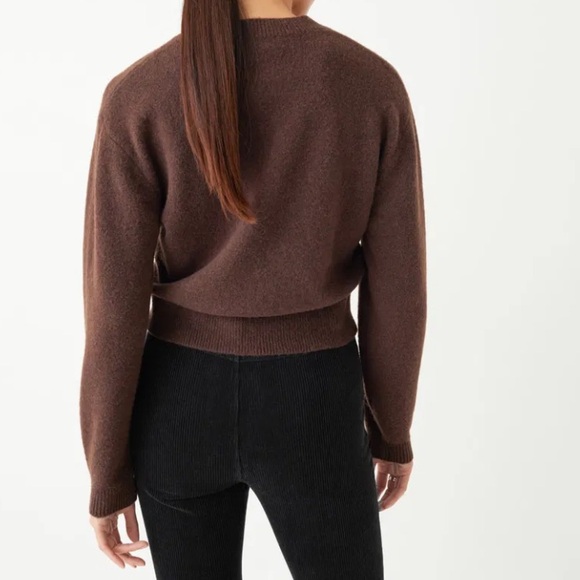 Cropped Relaxed Sweater - Picture 4 of 5